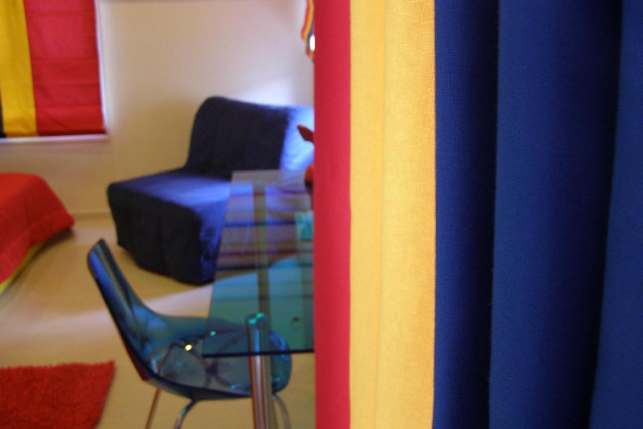 Room In A Neoclassical House - Ladybug Kastoria Bagian luar foto