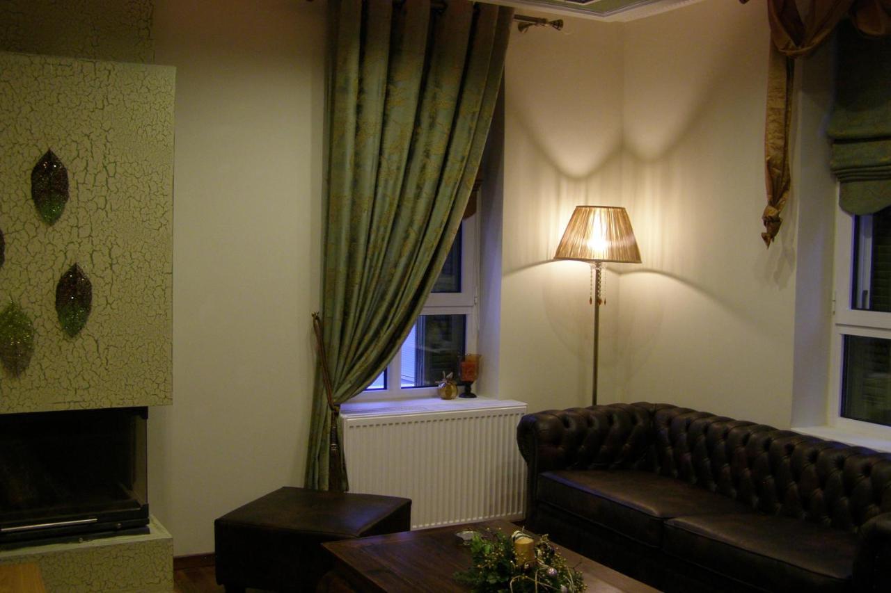 Room In A Neoclassical House - Ladybug Kastoria Bagian luar foto